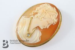 Italian 18ct Gold Diamond Shell Cameo Brooch Pendant