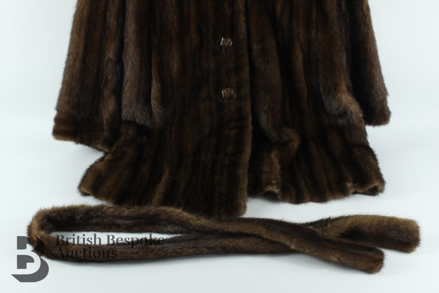 Ladies Fur Coat - Image 3 of 5