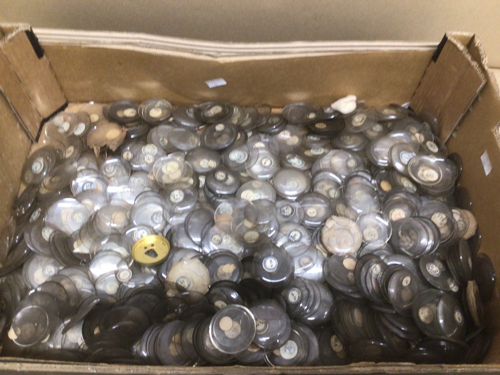 A LARGE QUANTITY OF VINTAGE GLASS LENSES - Image 2 of 5