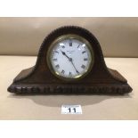 A SMALL OAK CASED MANTLE CLOCK BY BRAVINGTONS OF LONDON 28 X 16CM