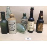 A QUANTITY OF GLASS AND STONEWARE ADVERTISING BOTTLES WITH A FULL BOTTLE OF OLD FART ALE AND