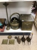 A QUANTITY OF VINTAGE BRASS WARE, INCLUDES AN ART NOUVEAU LOG BOX AND A COAL BUCKET