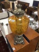 A VINTAGE ARABIC AMBER GLASS AND BRASS TABLE LAMP 60CM