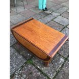 A LOW DROP END TABLE MADE FROM MAPLE WITH MAHOGANY INLAY 104 OR 50 X 80 X 40CM