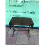 A VINTAGE MAHOGANY DROP END SOFA TABLE 84 OR 144 X 50 X 72CM