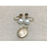 A 375 9CT GOLD LOCKET WITH A PAIR OF 9CT GOLD AND PEARL EARRINGS, TOTAL WEIGHT 5 GRAMS