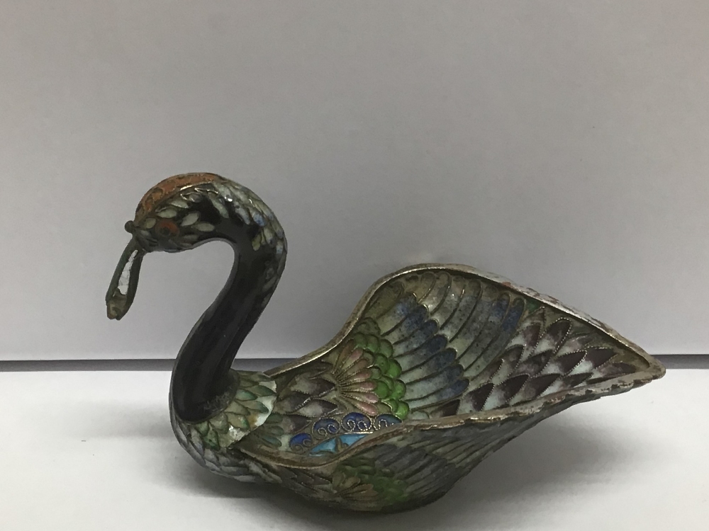 A CLOISONNE FORM OF A SWAN CATCHING A FISH 10CM - Image 3 of 4