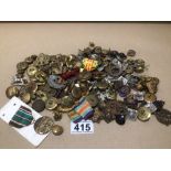A QUANTITY OF MIXED MILITARY MEDALS AND BUTTONS WITH BADGES