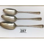 A SET OF THREE GEORGE III HALLMARKED SILVER TABLESPOONS THOMAS WALLIS I 1767 177 GRAMS