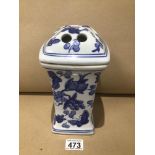 A MOYSES STEVENS OF LONDON SQUARE VASE BLUE AND WHITE