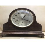 AN OAK CASED WESTMINSTER CHIME MANTLE CLOCK 43 X 30CM