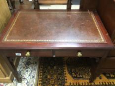 A REPRODUCTION MAHOGANY LEATHER TOP TWO DRAWER CONSOLE TABLE 87 X 56 X 60CM