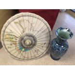 A LARGE BLUE AND WHITE CHINESE PORCELAIN VASE WITH FLARED RIM 60CM WITH A HANDPAINTED UMBRELLA