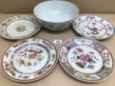 18TH/19TH CENTURY CHINESE PORCELAIN CIRCULAR BOWL, 24CM WITH FOUR SIMILAR DESSERT PLATES ALL A/F