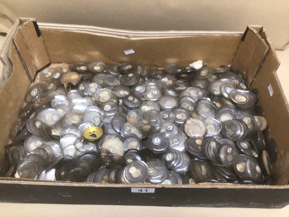 A LARGE QUANTITY OF VINTAGE GLASS LENSES