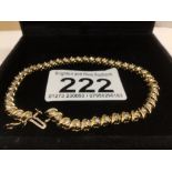 A 14CT YELLOW GOLD AND FORTY-SEVEN DIAMOND TENNIS DESIGN BRACELET, TOTAL LENGTH 20CM, TOTAL WEIGHT