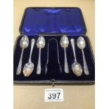 A SET OF SIX HALLMARKED SILVER TEASPOONS WITH MATCHING TONGS ORIGINAL CASED 1917 BY MOSLEY AND CO