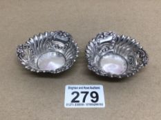 PAIR OF HALLMARKED SILVER EMBOSSED CIRCULAR PIN DISHES 29 GRAMS 1903 WILLIAM HENRY LEATHER