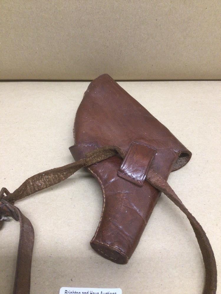 A VINTAGE LEATHER HOLSTER POSSIBLY FOL LUGER - Image 2 of 3
