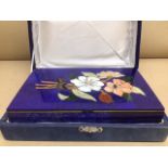 A LAPIS LAZULI BOX DECORATED TO THE LID GEMSTONES INLAID AS FLOWERS INSIDE GILT METAL 21 X 14 X 4CM