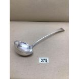 A GEORGE III HALLMARKED SILVER SOUP LADLE 33CM 1782 BY THOMAS TOOKEY 90 GRAMS