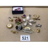 MIXED VINTAGE COSTUME JEWELLERY (BROOCHES), UK P&P £15