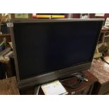 A SHARP DOLBY SURROUND T.V LCD LC-37GD7E W/O (NO REMOTE CONTROL)