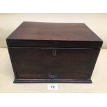 A VINTAGE MAHOGANY RECTANGULAR SEWING BOX WITH INTERIOR TRAY AND DRAWER 31CM, UK P&P £15