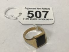 A GENTS HALLMARKED 9CT GOLD STONE SET SIGNET RING, UK P&P £15