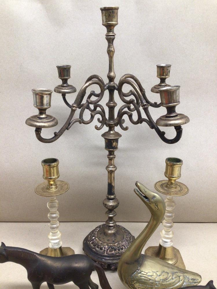 A QUANTITY OF VINTAGE BRASS ITEMS, CANDLESTICKS, ANIMALS AND MORE, UK P&P £20 - Image 4 of 4