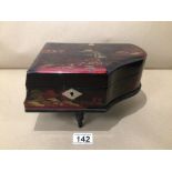 A CHINOISERIE LACQUERED MUSICAL PIANO JEWELLERY BOX, UK P&P £15