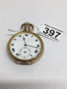 A 10 CARAT GOLD PLATED OPEN FACED POCKET WATCH CIRCULAR WHITE DIAL, ROMAN NUMERALS GOLD TONE HANDS