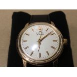 A GENTS 18CT GOLD ZENITH WRISTWATCH, SWISS MARKS, PLATING LOSS TO CROWN. EARLY 1960'S ON LATER STRAP