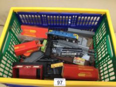 MIXED OO GAUGE HORNBY MODEL RAILWAY ITEMS, ENGINE, CARRIAGES, TRACK AND SCENERY, UK P&P £20