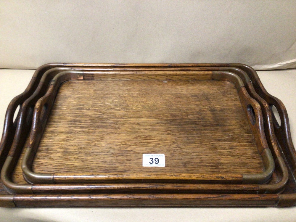 A GRADUATE SET OF VINTAGE OAK AND COPPER TRAYS, UK P&P £20