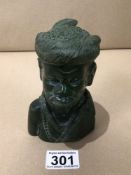 A CARVES MALACHITE BUST TITLED SHANGAN WITCH DOCTOR BY N.DIKGALE (SOUTH AFRICA) 14CM, UK P&P £15