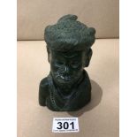 A CARVES MALACHITE BUST TITLED SHANGAN WITCH DOCTOR BY N.DIKGALE (SOUTH AFRICA) 14CM, UK P&P £15