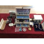 A LARGE BOX OF MIXED VINTAGE COSTUME JEWELLERY AND BOXES, UK P&P £20