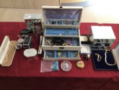 A LARGE BOX OF MIXED VINTAGE COSTUME JEWELLERY AND BOXES, UK P&P £20