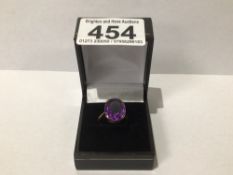 A VINTAGE HALLMARKED 9CT GOLD AMETHYST RING SIZE L1/2, UK P&P £15