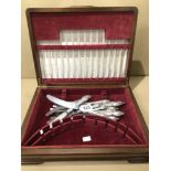 FIFTEEN HALLMARKED SILVER HANDLE KNIVES (JOSEPH RODGERS AND SONS) CUTLER TO THE MAJESTY, UK P&P £15