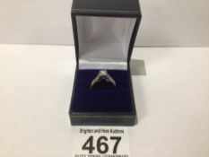 A HALLMARKED 18CT GOLD VINTAGE DIAMOND SOLITAIRE RING, UK P&P £15