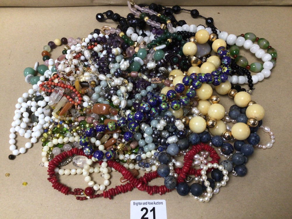 MIXED VINTAGE COSTUME JEWELLERY INCLUDES SEMI-PRECIOUS STONES