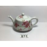 A 1960s CHINESE PORELAIN TEA POT DECORATED WITH FLOWERS, UK P&P £15