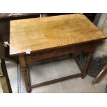 A VINTAGE OAK TABLE WITH DRAWER 45 X 77 X 73CM