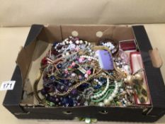 A LARGE BOX OF COSTUME JEWELLERY MAINLY OF NECKLACES (£15 P&P UK)