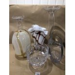 A QUANTITY OF MIXED GLASSWARE INCLUDING ART GLASS