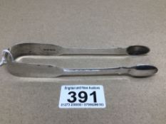 A LARGE PAIR OF VICTORIAN PERIOD HALLMARKED SILVER FIDDLE PATTERN SUGAR TONGS BY CHARLES BOYTON,