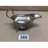 A HALLMARKED SILVER OVAL SAUCEBOAT WITH A CAST BORDER ON HOOF FEET BIRMINGHAM 1909 125 GRAMS