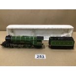 A HORNBY OO GAUGE TRAIN AND TENDER FLYING SCOTSMAN 4472 LNER LOCO £15 P/P